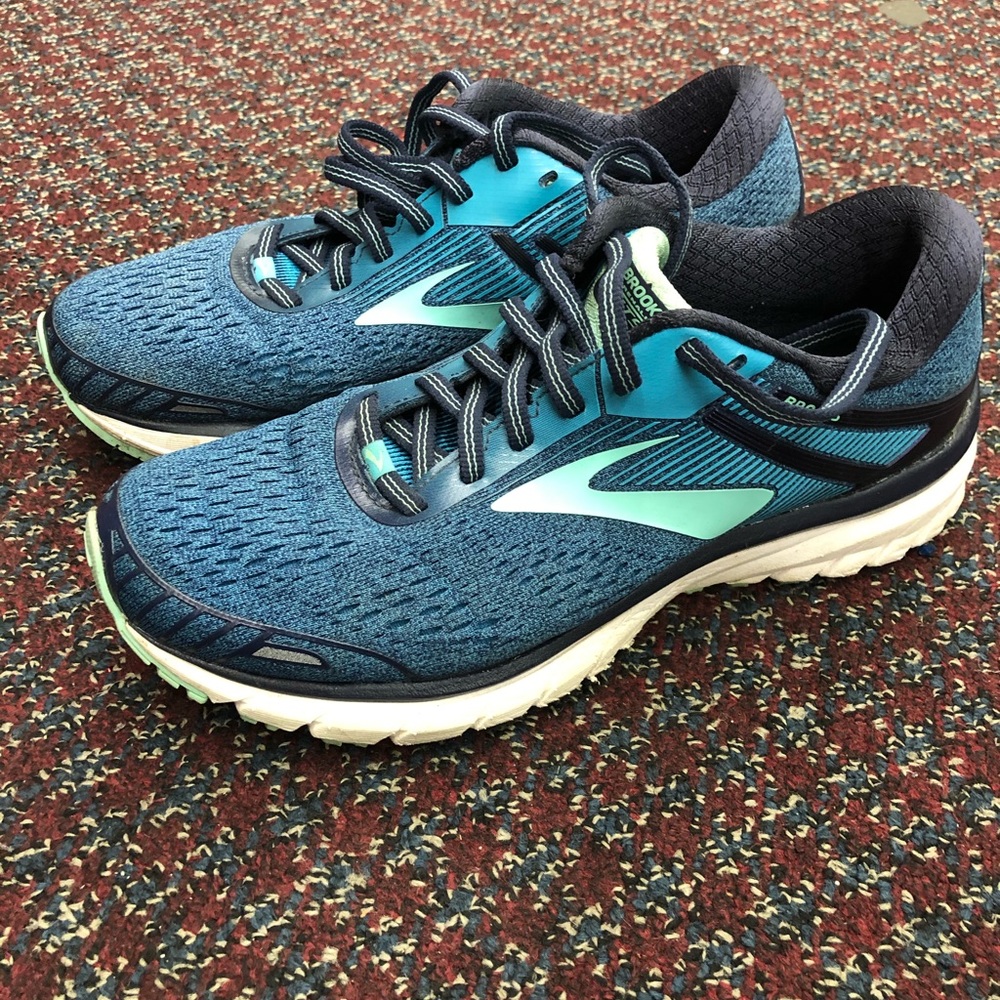 Brooks GTS 18 Athletic Shoes